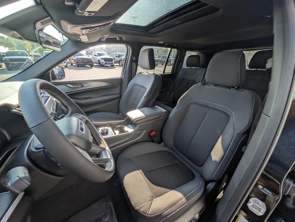 new 2025 Jeep Grand Cherokee car, priced at $36,670