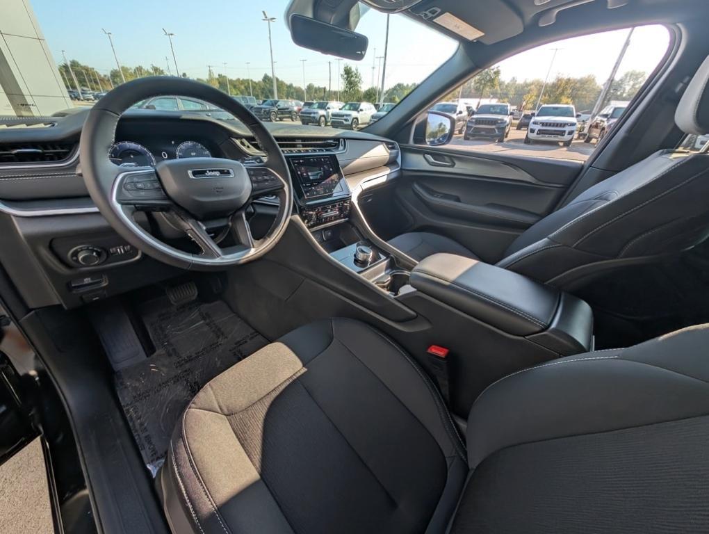 new 2025 Jeep Grand Cherokee car, priced at $36,670