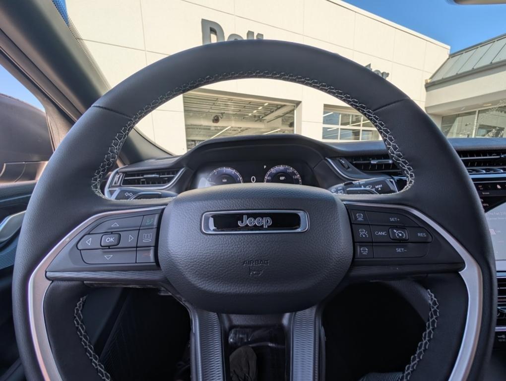new 2025 Jeep Grand Cherokee car, priced at $36,670