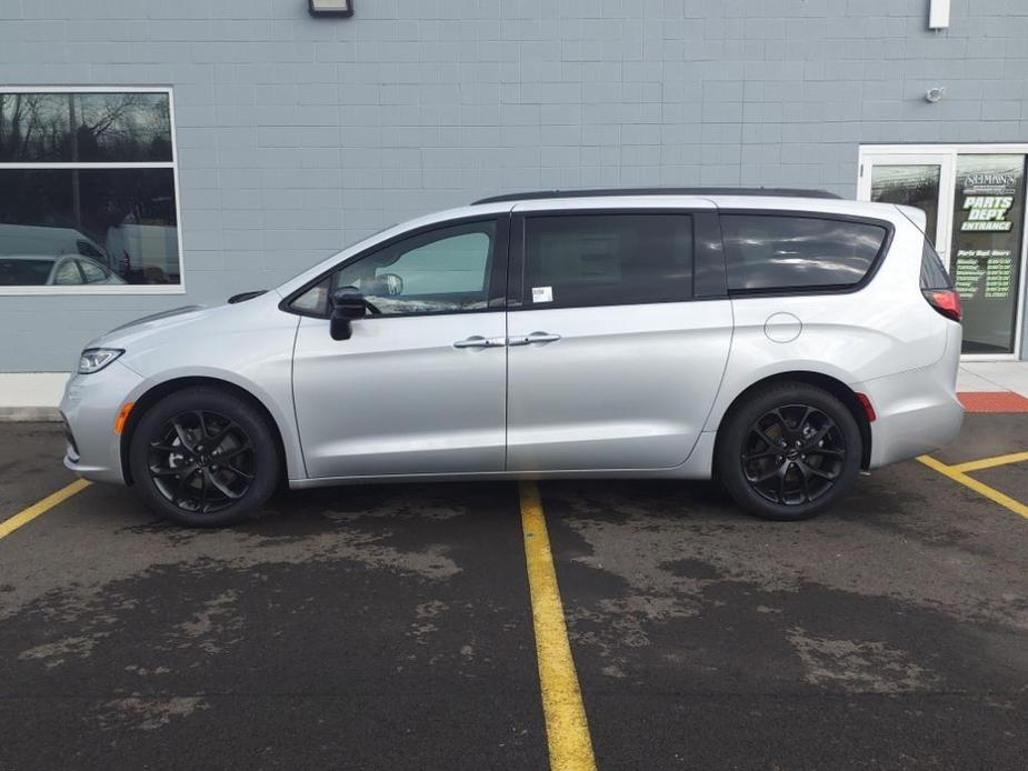new 2024 Chrysler Pacifica car, priced at $51,477