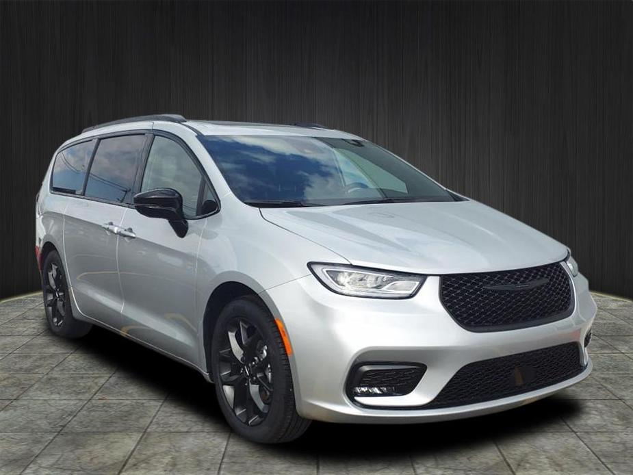 new 2024 Chrysler Pacifica car, priced at $51,977