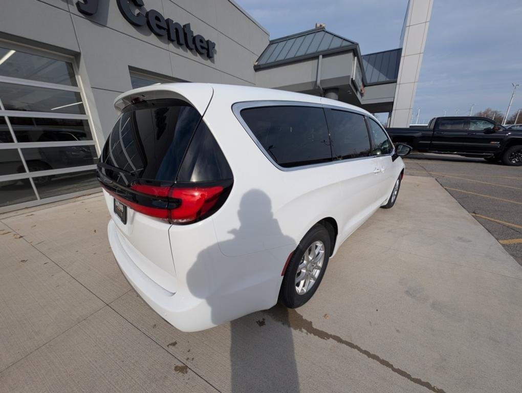 new 2026 Chrysler Pacifica car, priced at $42,365