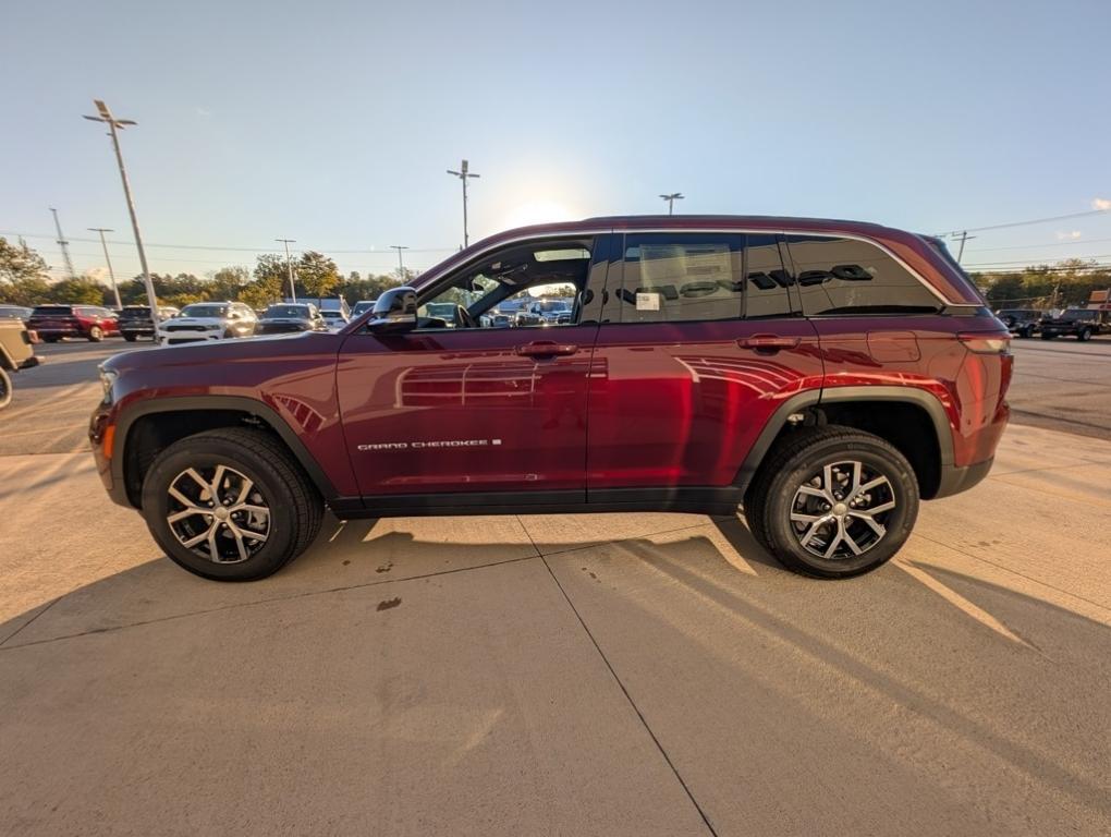 new 2025 Jeep Grand Cherokee car, priced at $47,760