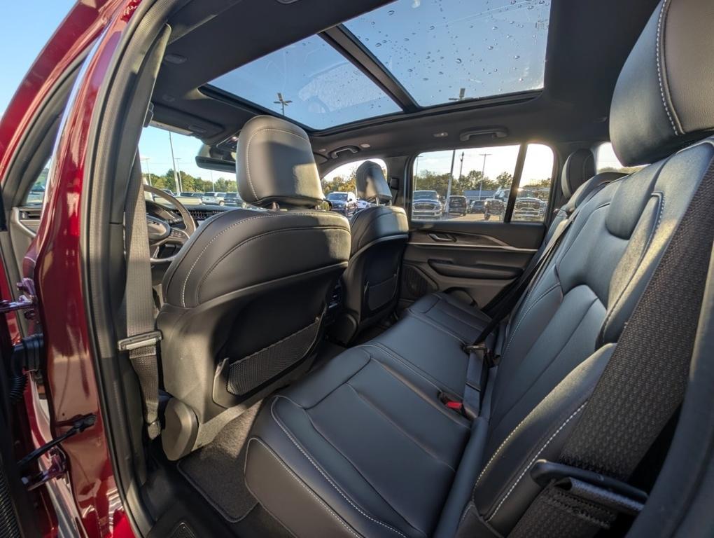 new 2025 Jeep Grand Cherokee car, priced at $47,760