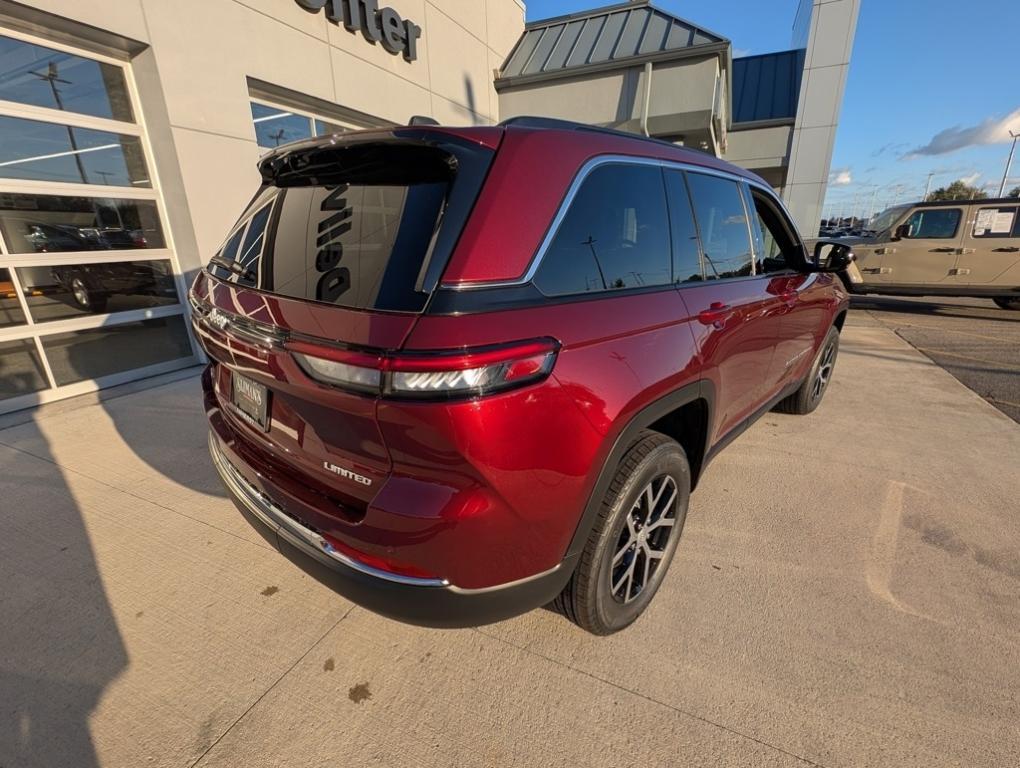 new 2025 Jeep Grand Cherokee car, priced at $47,760