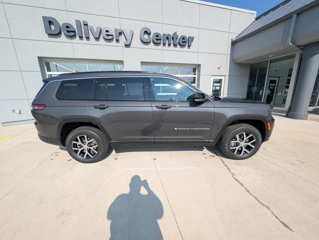 new 2025 Jeep Grand Cherokee L car, priced at $47,452