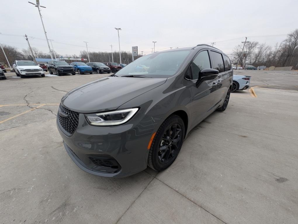 new 2025 Chrysler Pacifica car, priced at $52,865