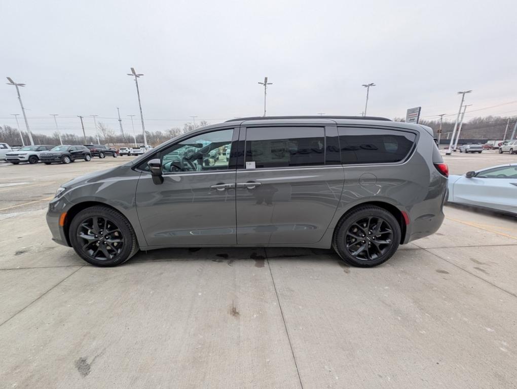 new 2025 Chrysler Pacifica car, priced at $52,865