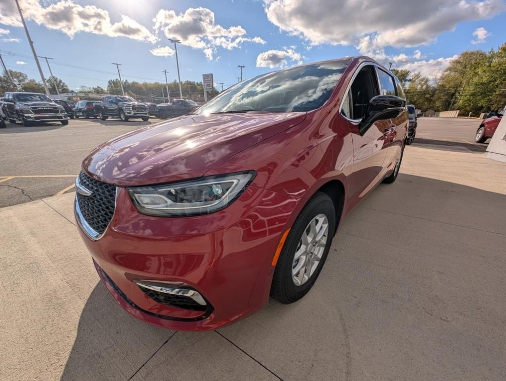 new 2026 Chrysler Pacifica car, priced at $41,640