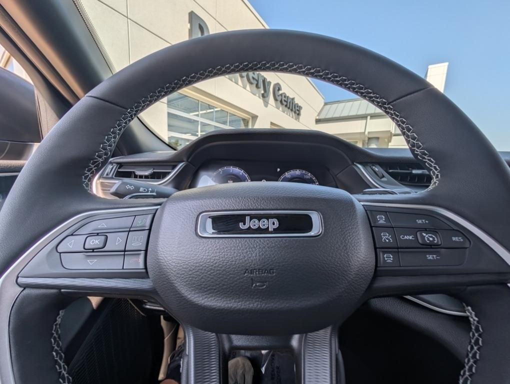 new 2025 Jeep Grand Cherokee car, priced at $36,670