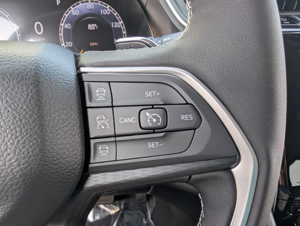 new 2025 Jeep Grand Cherokee car, priced at $36,670