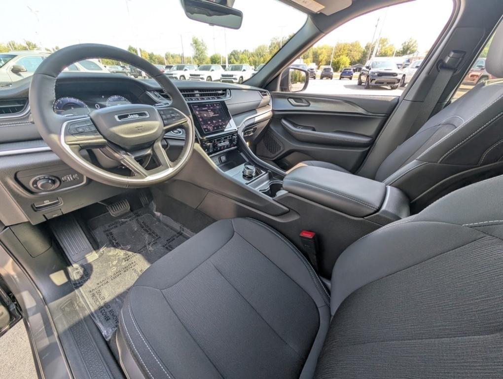 new 2025 Jeep Grand Cherokee car, priced at $36,670
