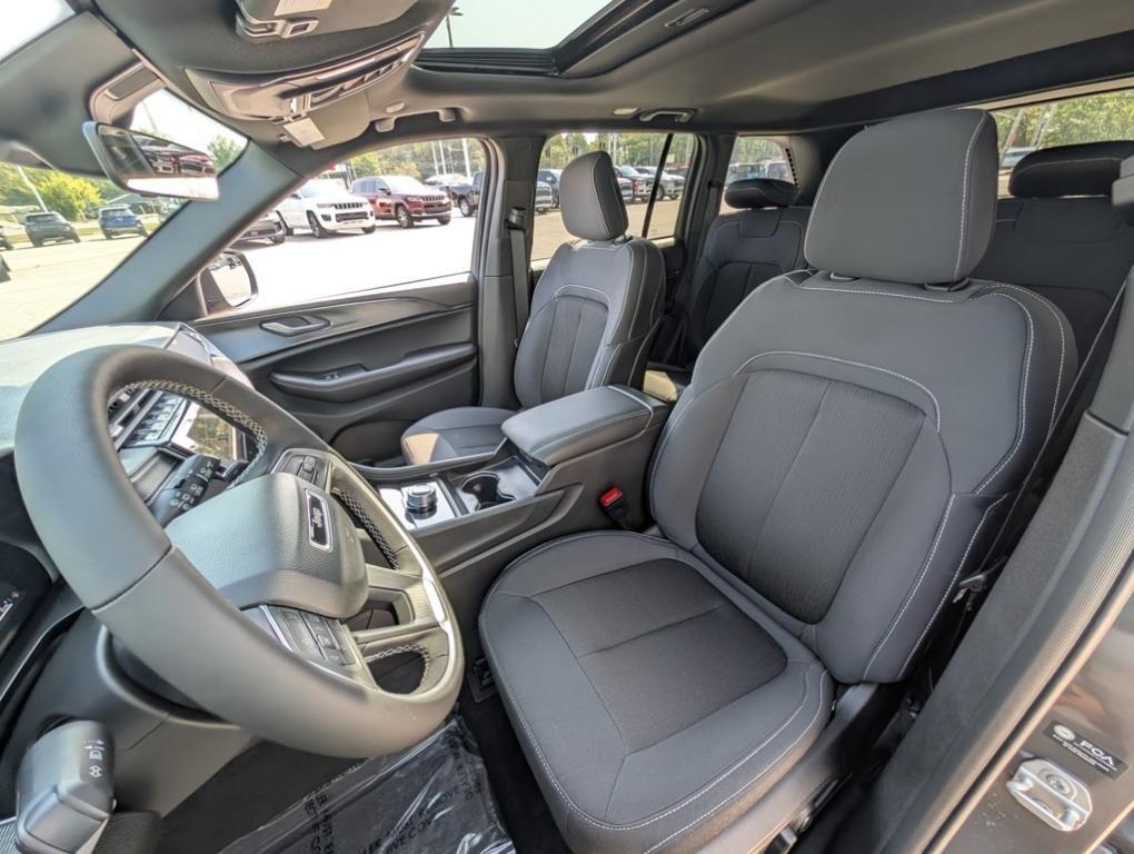 new 2025 Jeep Grand Cherokee car, priced at $36,670