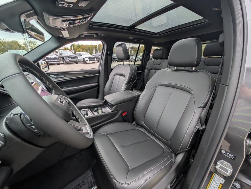 new 2025 Jeep Grand Cherokee car, priced at $50,485