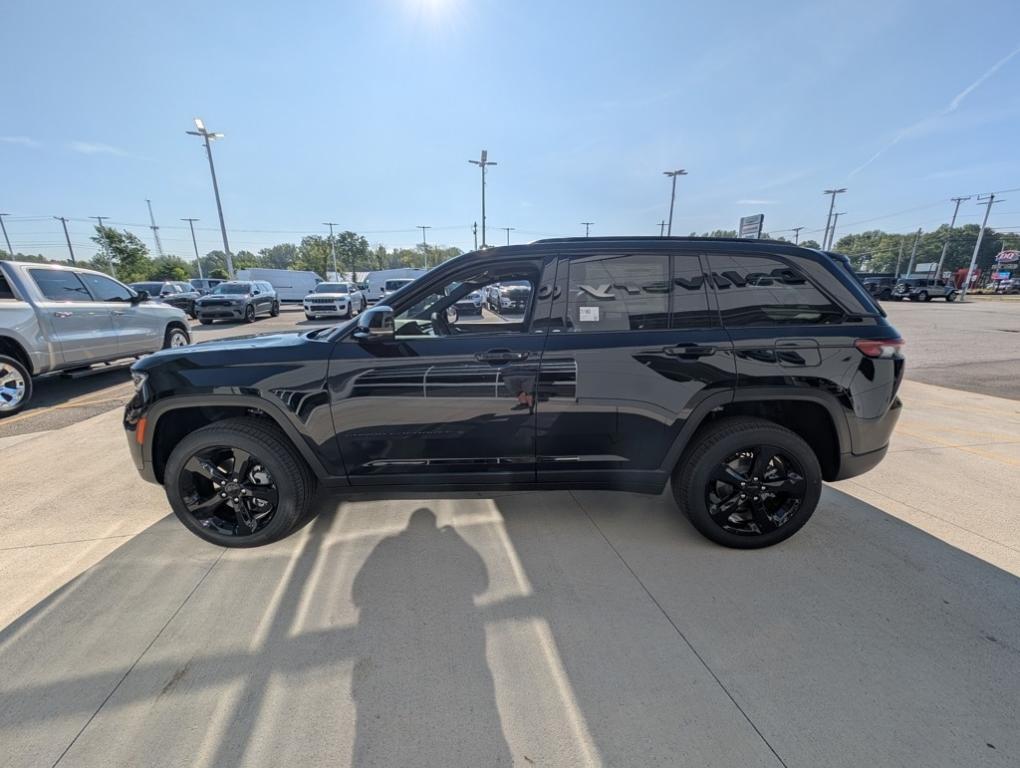 new 2025 Jeep Grand Cherokee car, priced at $48,871