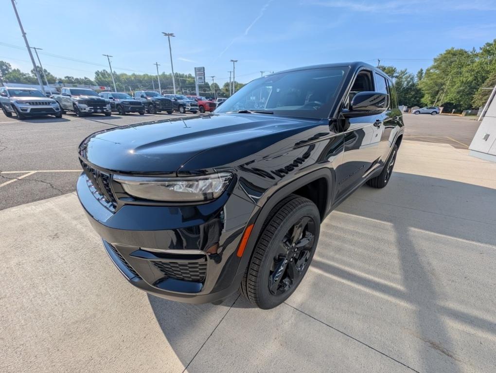 new 2025 Jeep Grand Cherokee car, priced at $48,871