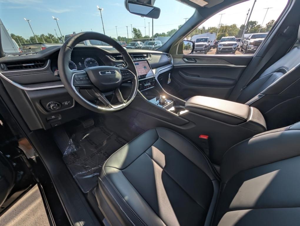 new 2025 Jeep Grand Cherokee car, priced at $48,871