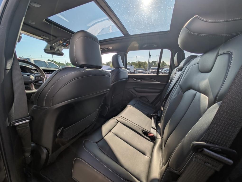new 2025 Jeep Grand Cherokee car, priced at $48,871