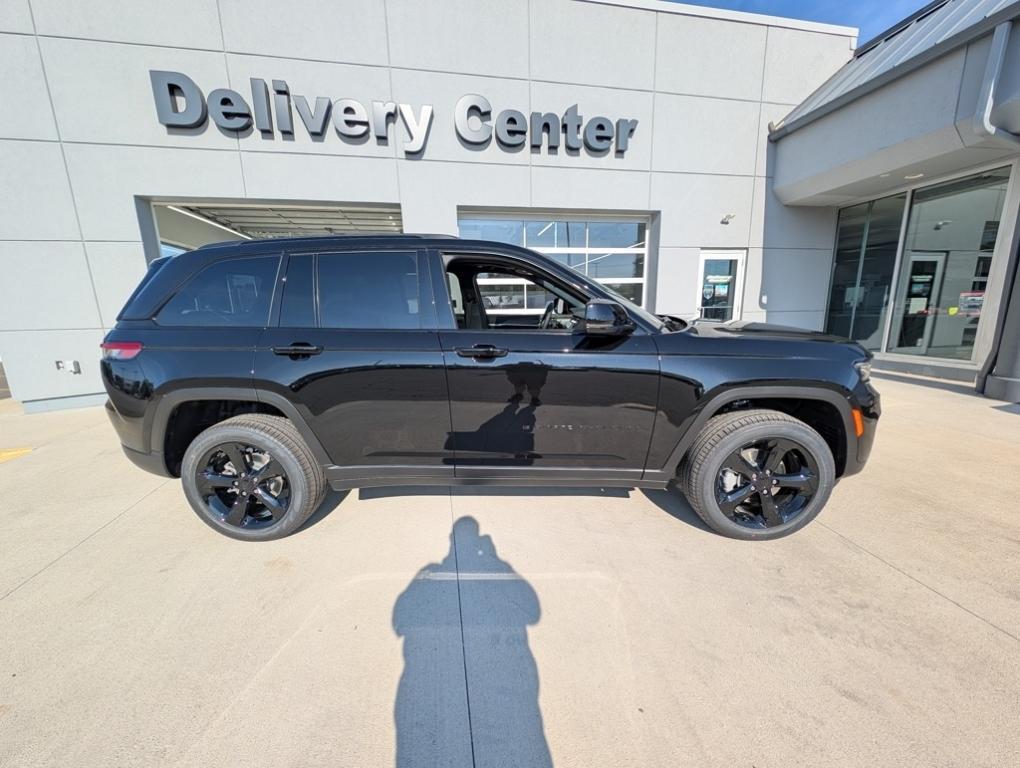 new 2025 Jeep Grand Cherokee car, priced at $48,871