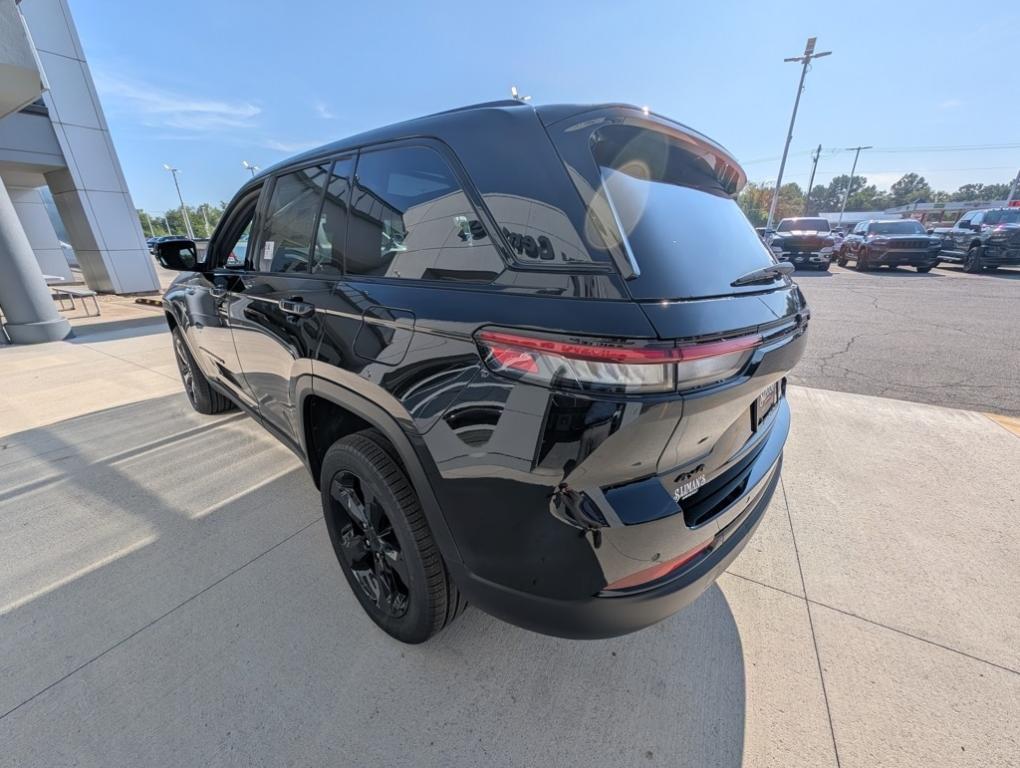 new 2025 Jeep Grand Cherokee car, priced at $48,871
