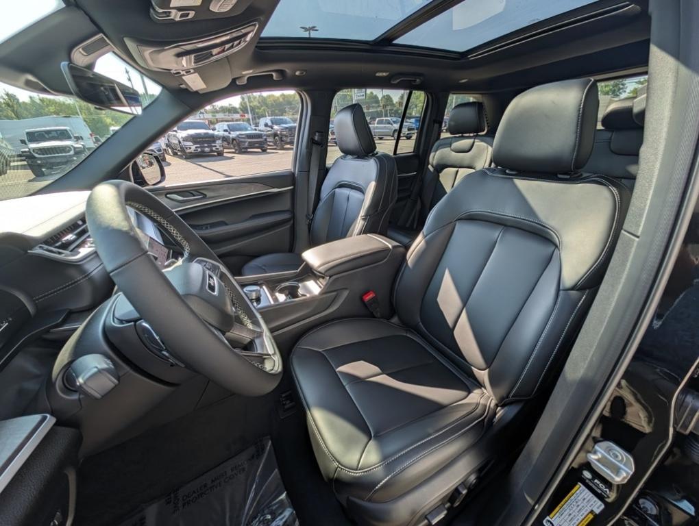 new 2025 Jeep Grand Cherokee car, priced at $48,871