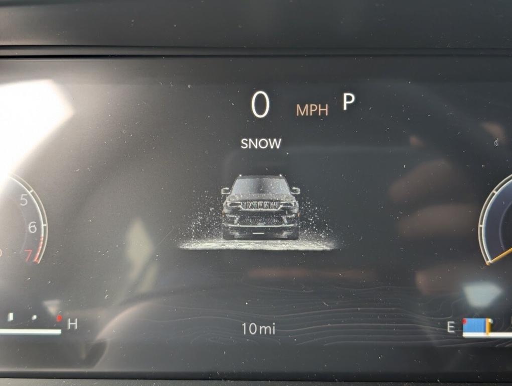 new 2025 Jeep Grand Cherokee car, priced at $45,996