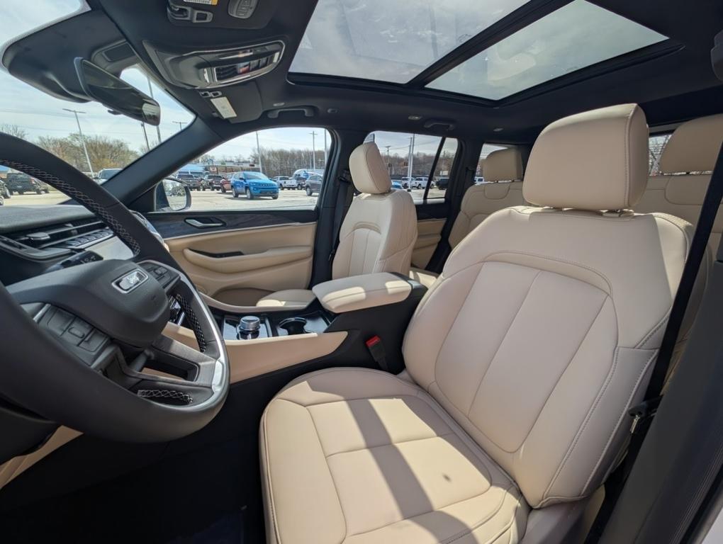 new 2025 Jeep Grand Cherokee car, priced at $46,415