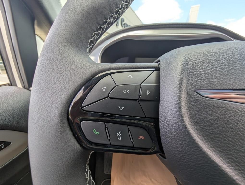 new 2025 Chrysler Pacifica Hybrid car, priced at $45,973