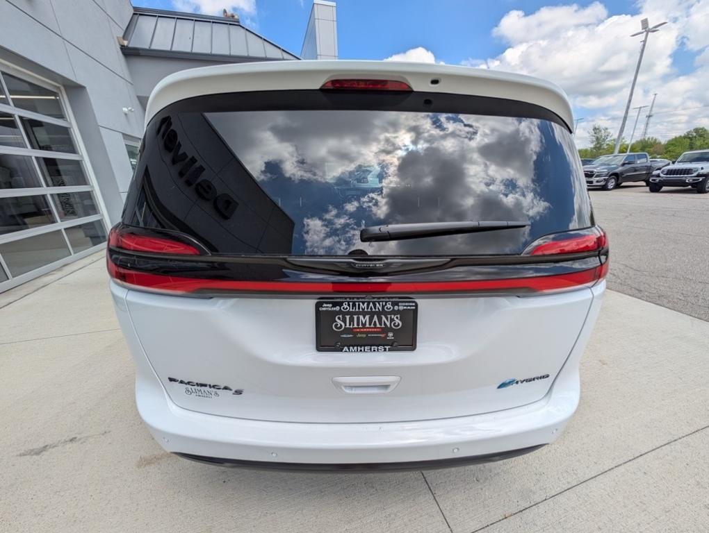new 2025 Chrysler Pacifica Hybrid car, priced at $45,973