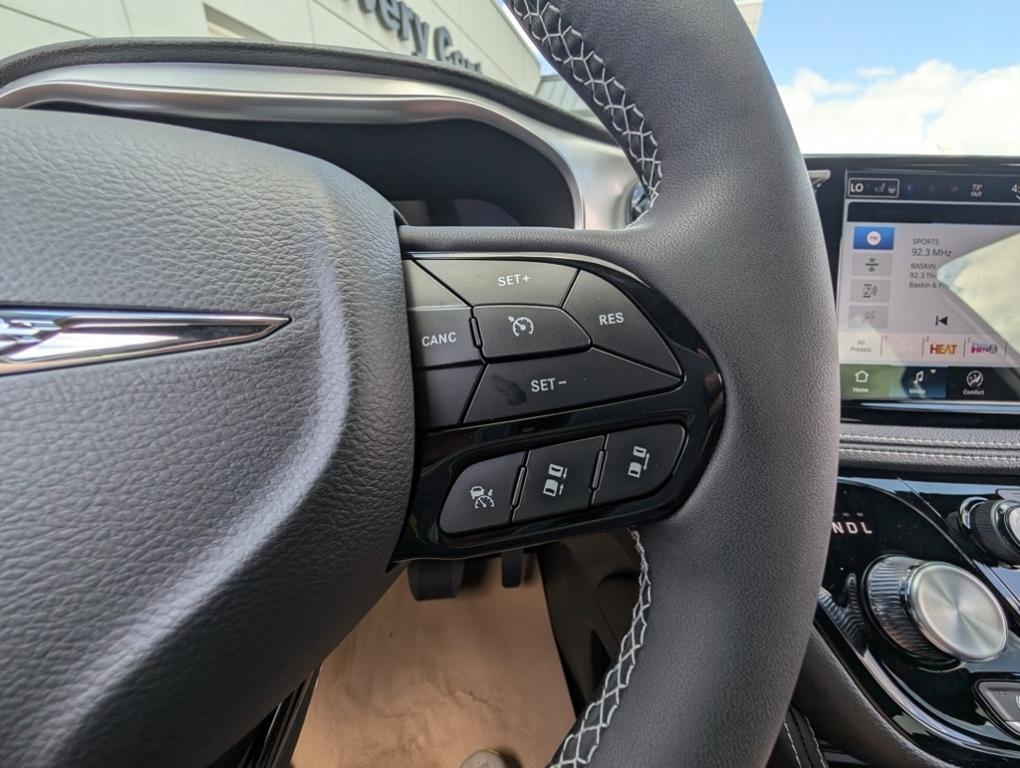 new 2025 Chrysler Pacifica Hybrid car, priced at $45,973