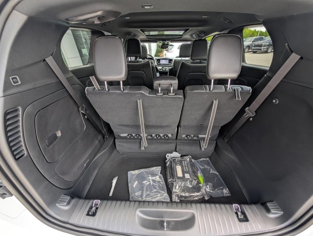 new 2025 Chrysler Pacifica Hybrid car, priced at $45,973
