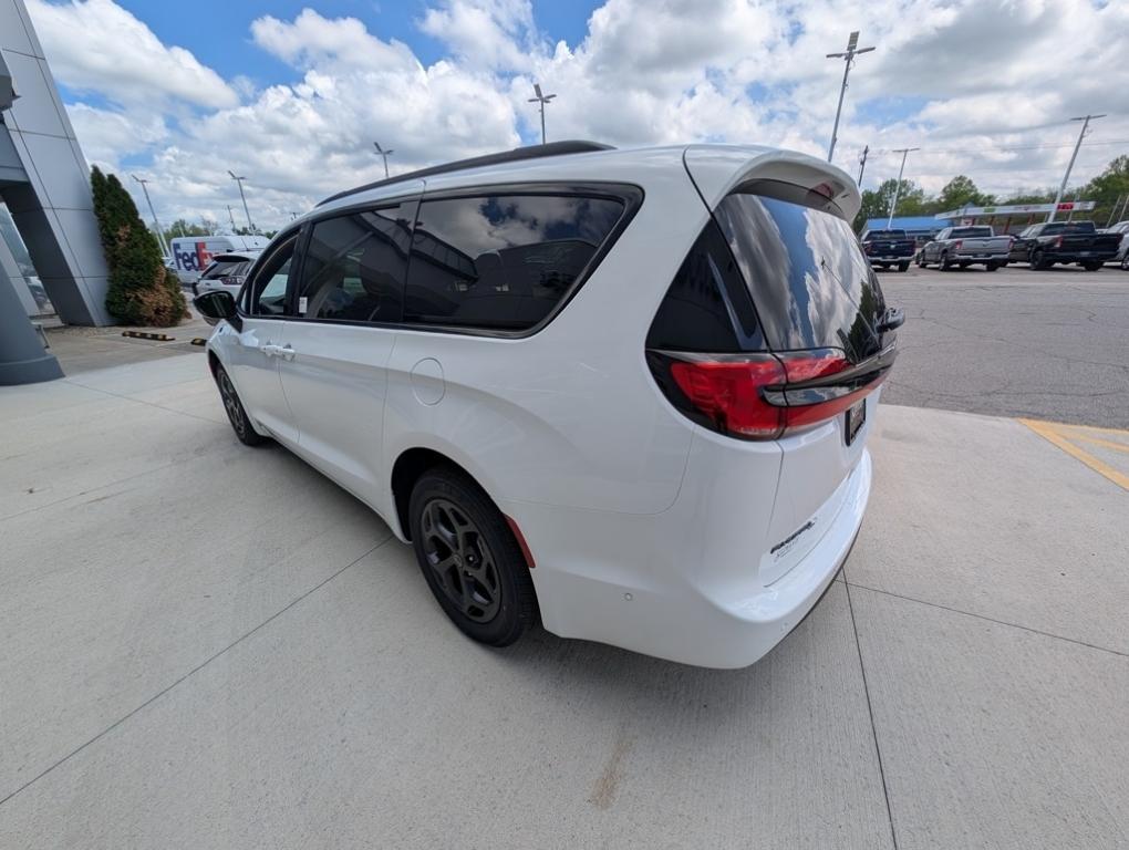 new 2025 Chrysler Pacifica Hybrid car, priced at $45,973