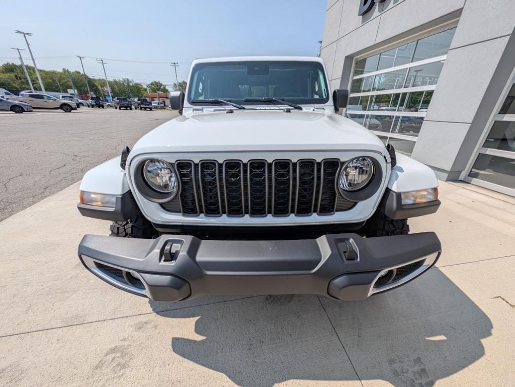 new 2025 Jeep Gladiator car, priced at $45,178