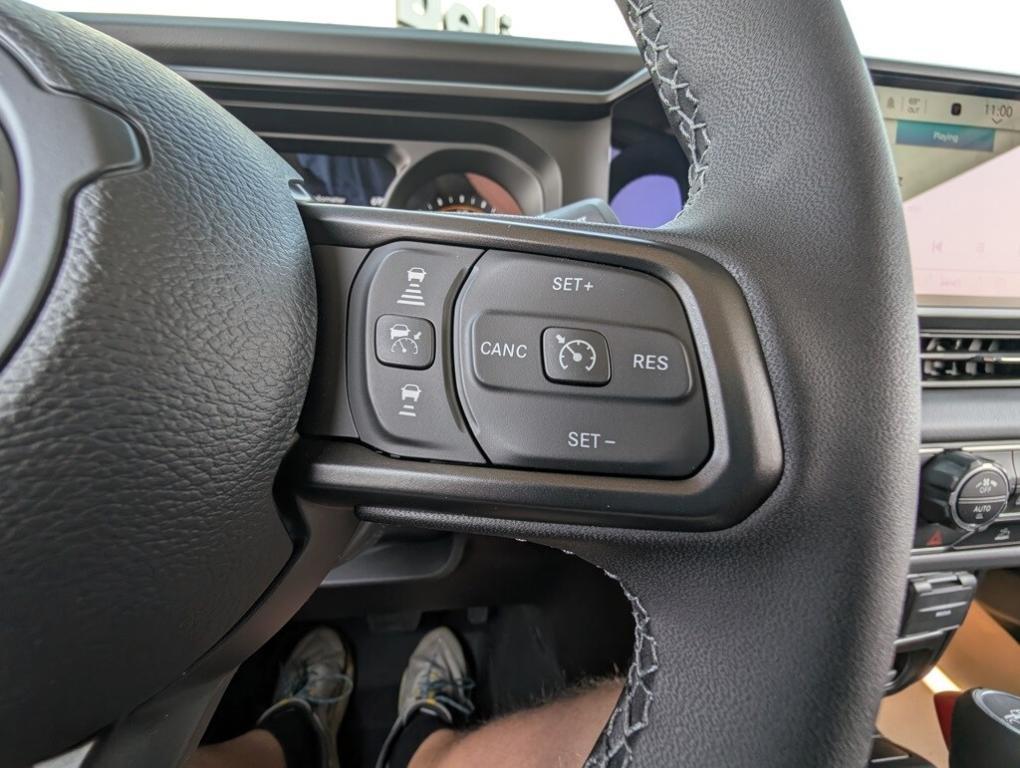 new 2025 Jeep Gladiator car, priced at $45,178