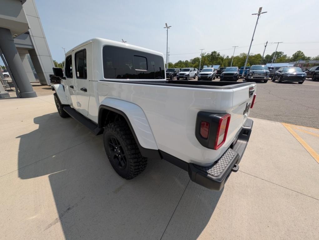 new 2025 Jeep Gladiator car, priced at $45,178