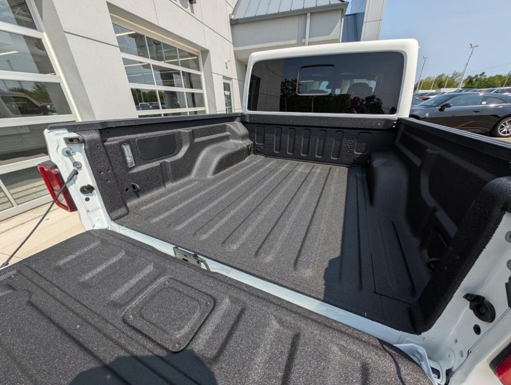 new 2025 Jeep Gladiator car, priced at $45,178