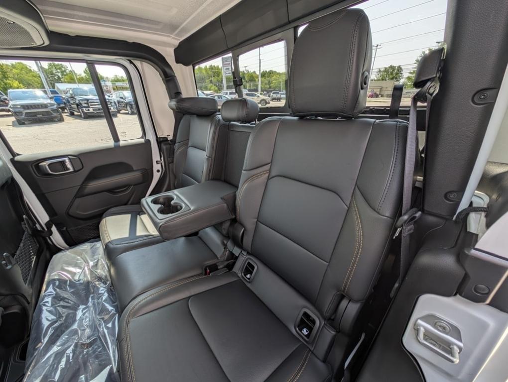new 2025 Jeep Gladiator car, priced at $45,178