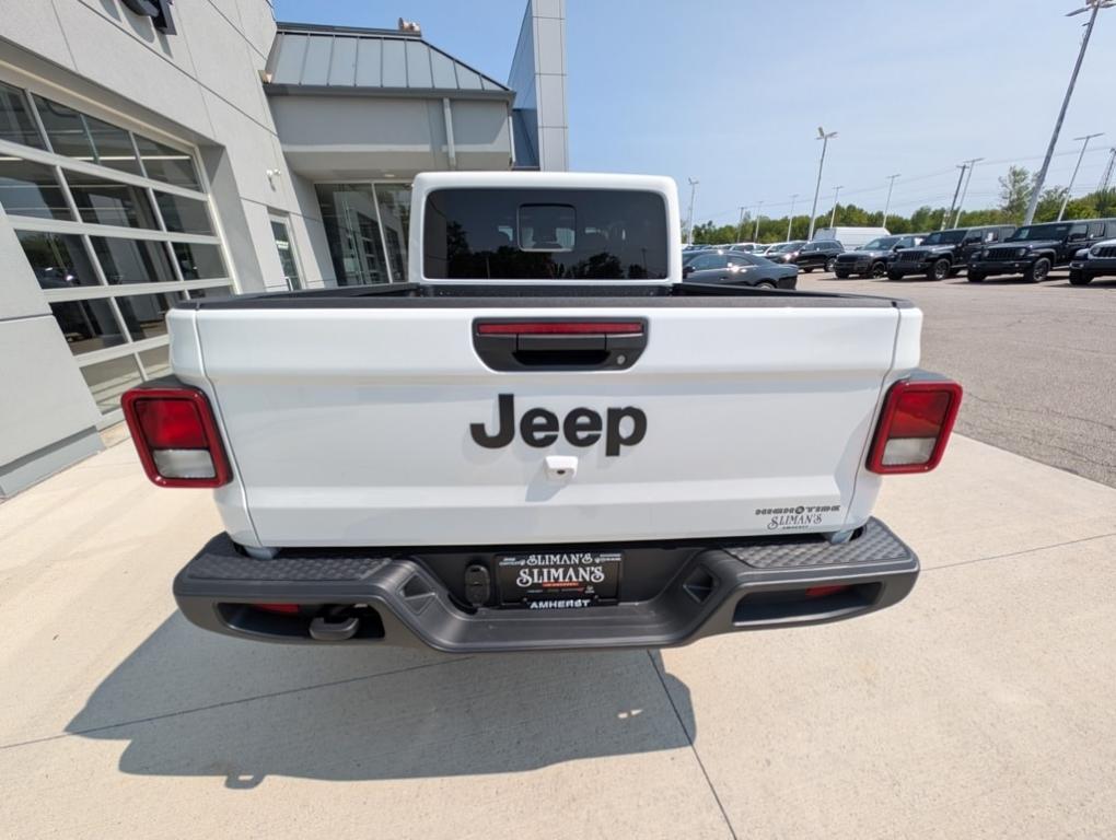 new 2025 Jeep Gladiator car, priced at $45,178