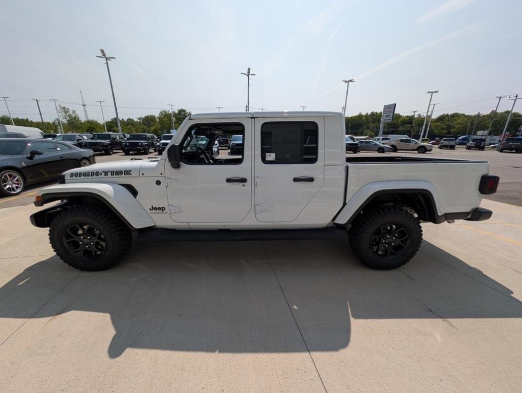 new 2025 Jeep Gladiator car, priced at $45,178