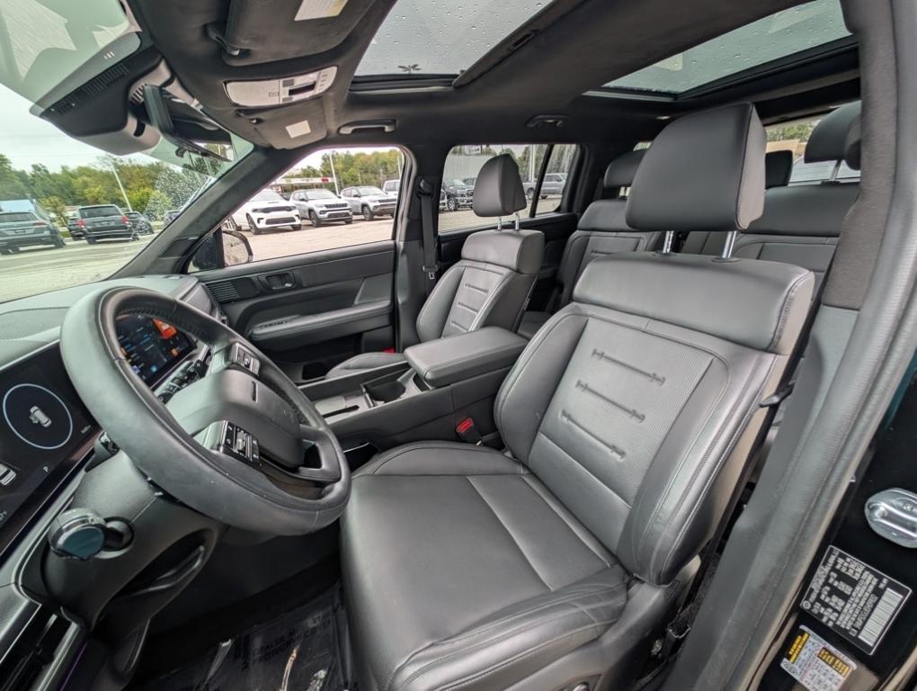 used 2025 Hyundai Santa Fe car, priced at $39,500