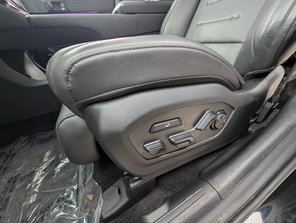 used 2025 Hyundai Santa Fe car, priced at $39,500