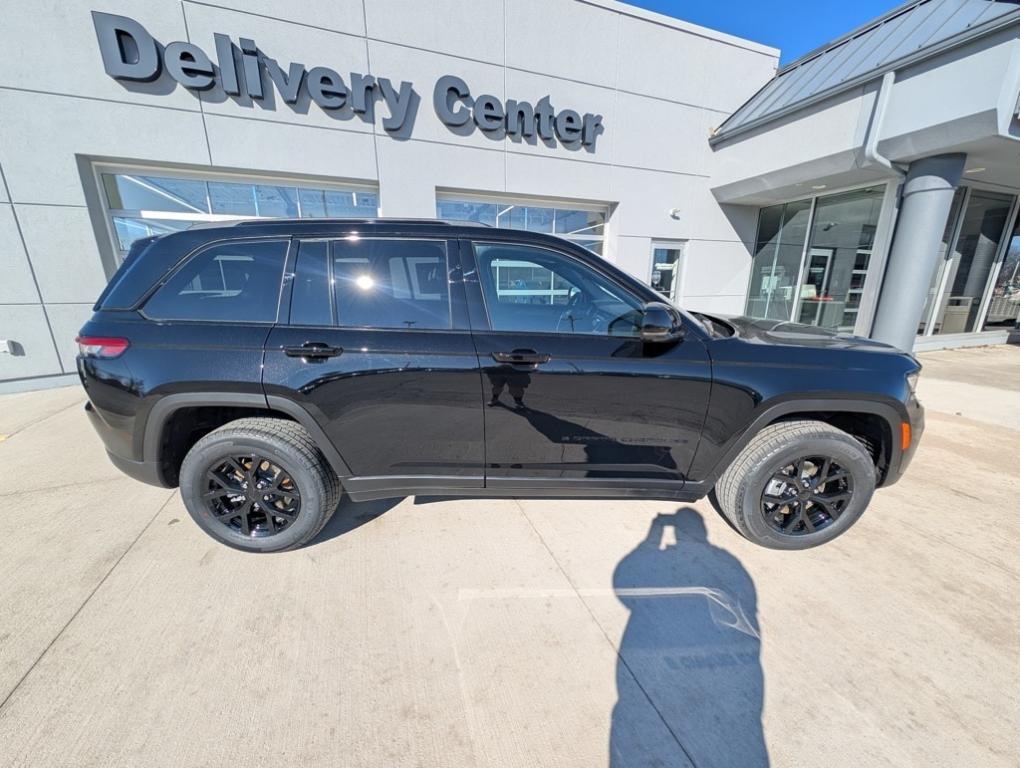 new 2025 Jeep Grand Cherokee car, priced at $43,530