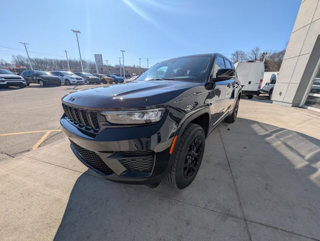 new 2025 Jeep Grand Cherokee car, priced at $43,530