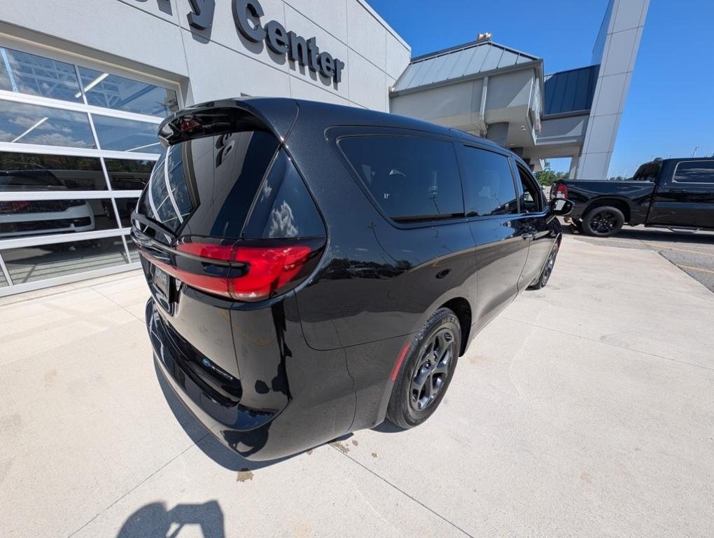 used 2022 Chrysler Pacifica Hybrid car, priced at $29,991