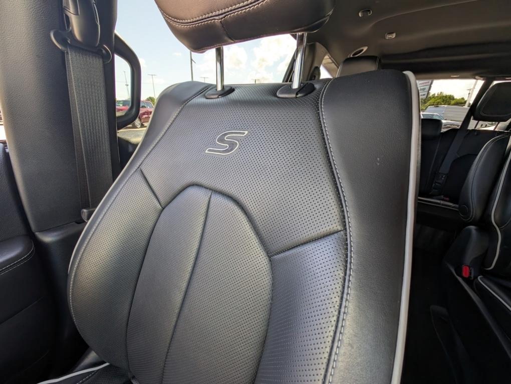 used 2022 Chrysler Pacifica Hybrid car, priced at $29,991