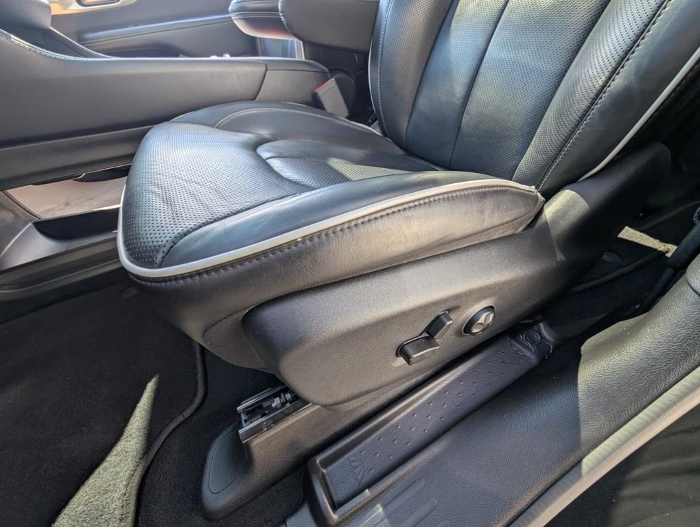 used 2022 Chrysler Pacifica Hybrid car, priced at $29,991