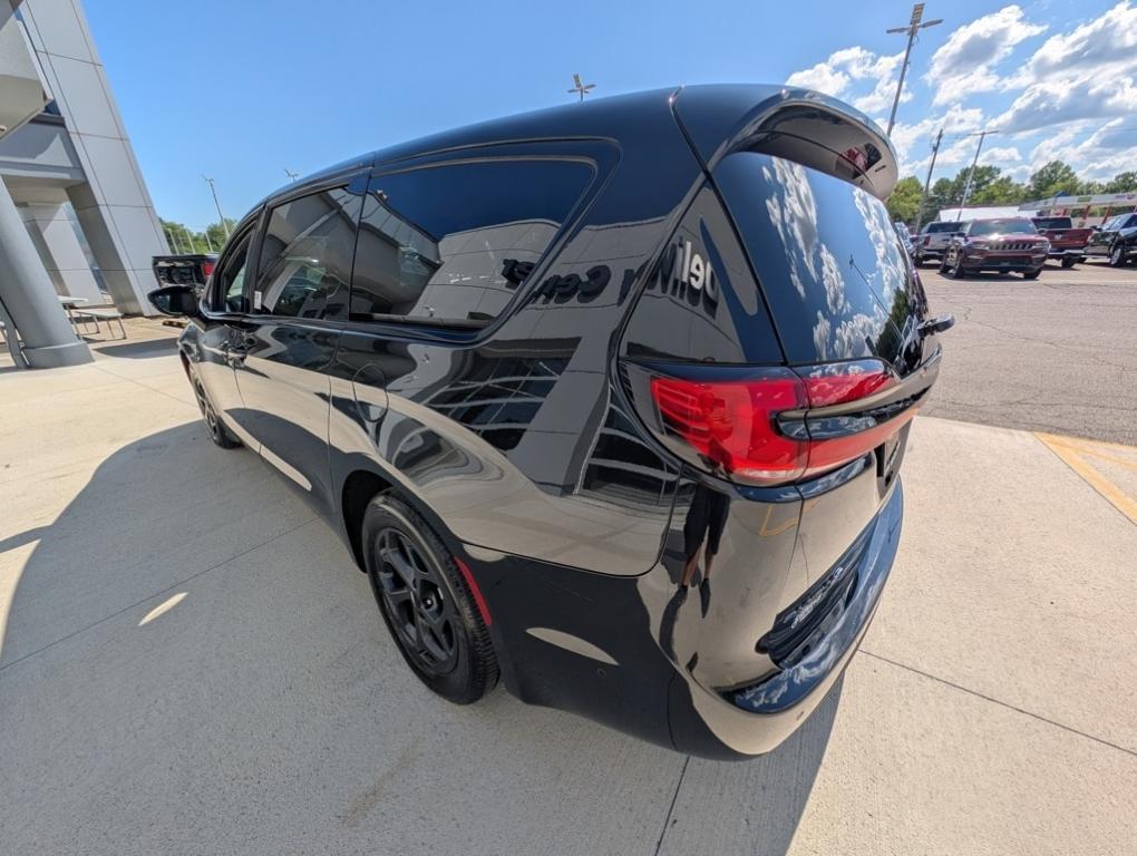 used 2022 Chrysler Pacifica Hybrid car, priced at $29,991