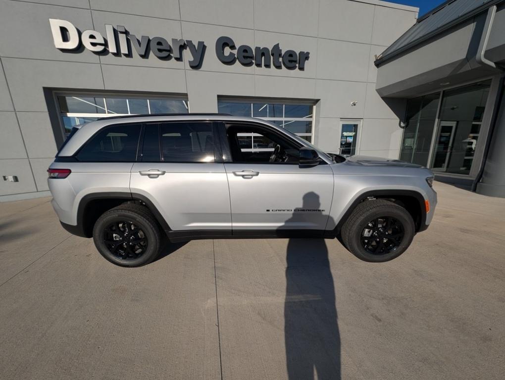 new 2025 Jeep Grand Cherokee car, priced at $44,480
