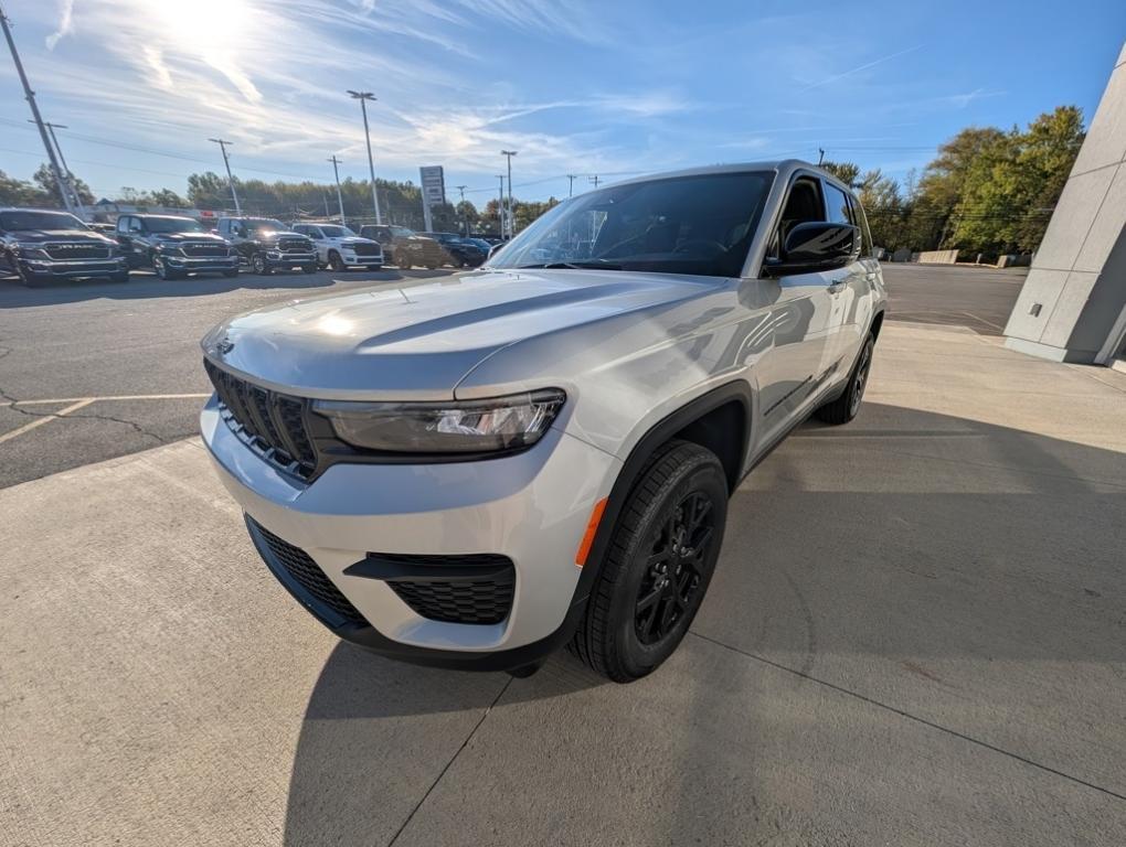 new 2025 Jeep Grand Cherokee car, priced at $44,480