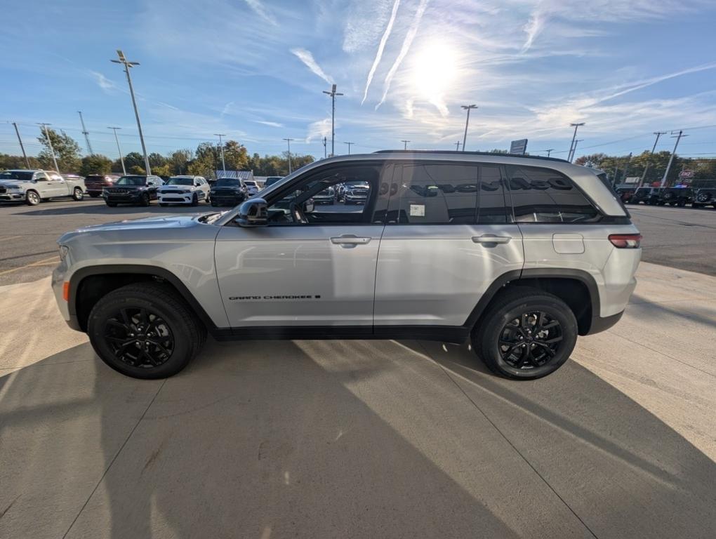 new 2025 Jeep Grand Cherokee car, priced at $44,480